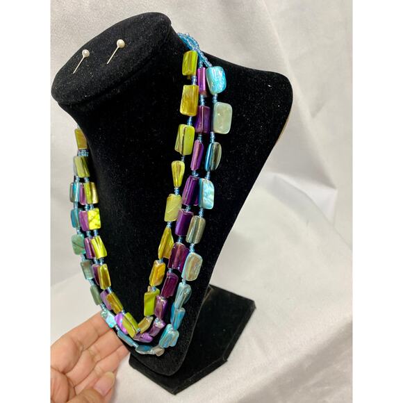 Faux Multicolor Mother of Pearl Necklace - Picture 3 of 5